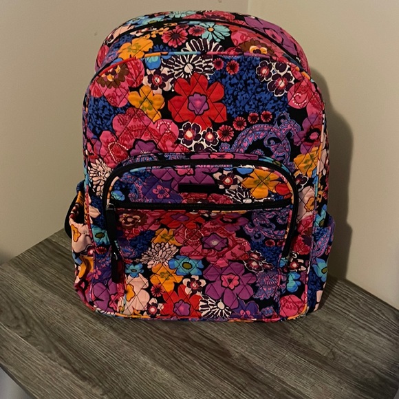 Vera Bradley Handbags - VERA BRADLEY LARGE FLORAL COLORFUL QUILTED BACKPACK